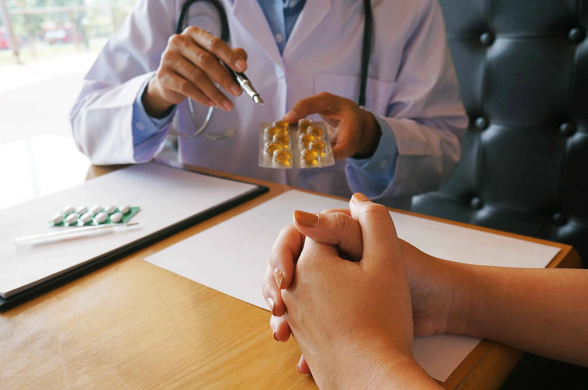 midsection-doctor-explaining-medicines-patients-hospital_11zon_1770956120